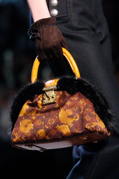Look 50